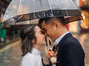 8 Foto Prewedding Gritte Agatha di Edinburgh, Sepatu Kebesaran Curi Atensi
