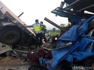 Truk Penabrak 7 Kendaraan di Tol Boyolali Angkut Besi, Diduga Overload
