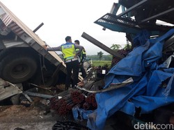Truk Penabrak 7 Kendaraan di Tol Boyolali Angkut Besi, Diduga Overload
