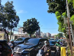 Pasar Minggu arah Pancoran Jaksel Macet, Suara Klakson Saling Bersahutan