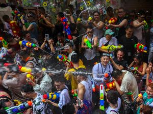 Sisi Gelap Festival Songkran: Banyak Turis yang Kecopetan! Sisi Gelap Festival Songkran: Banyak Turis yang Kecopetan!