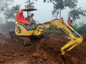 BPBD Ikut Cari Korban Serial Killer Mbah Slamet, Alat Berat Diterjunkan BPBD Ikut Cari Korban Serial Killer Mbah Slamet, Alat Berat Diterjunkan