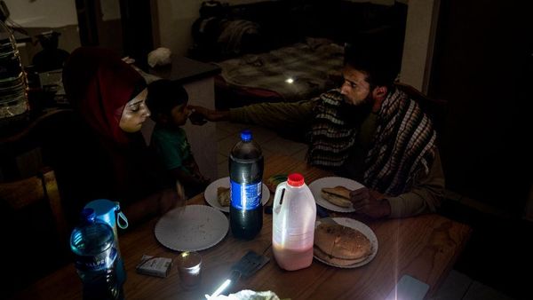 Krisis Energi Bikin Ramadan di Afrika Selatan Gelap Gulita