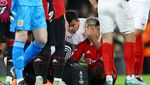 Momen Solider Pemain Sevilla Gercep Memapah Lisandro Martinez