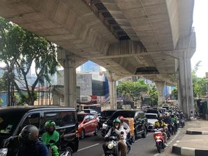 Jalan Tendean Macet Tiap Pagi, Warga: Sudah Seperti Makanan Sehari-hari Jalan Tendean Macet Tiap Pagi, Warga: Sudah Seperti Makanan Sehari-hari