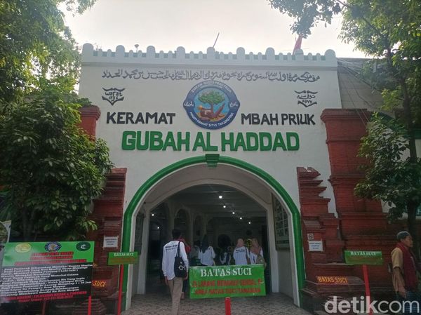 Mengunjungi Makam Keramat Mbah Priok