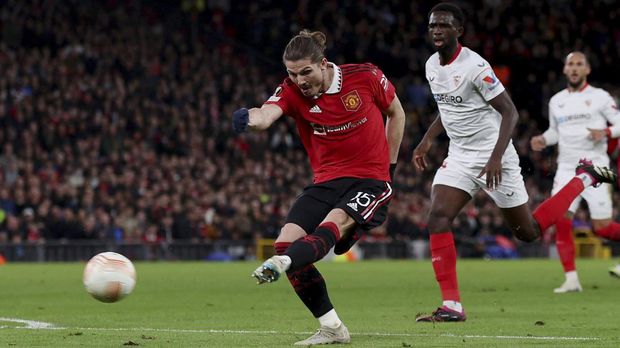 Manchester United vs Sevilla Soccer Football - Europa League - Quarter Final - First Leg - Manchester United v Sevilla - Old Trafford, Manchester, Britain - April 13, 2023 Manchester United's Marcel Sabitzer scores their second goal Action Images via Reuters/Lee Smith
