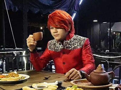 Pesulap Merah Doyan Kulineran, Hobi Nongkrong dan Review Makanan