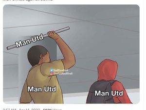 Meme Menohok Malacia dan Maguire Gebuk MU