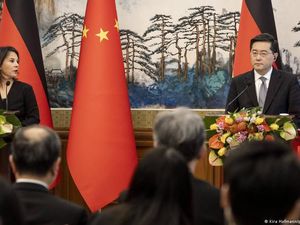 Menlu Jerman Berkunjung, China Janji Tak Jual Senjata ke Rusia Menlu Jerman Berkunjung, China Janji Tak Jual Senjata ke Rusia