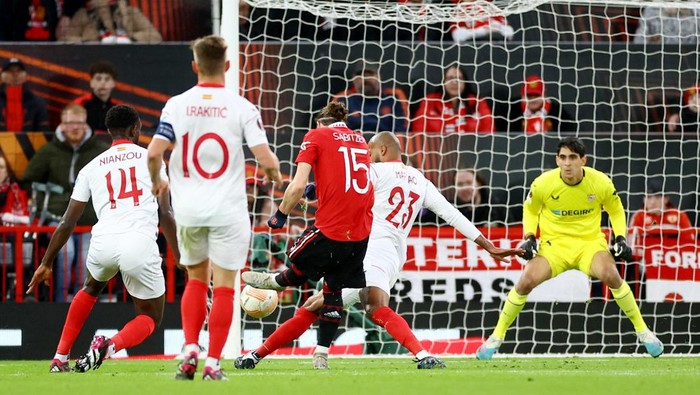 Soccer Football - Europa League - Quarter Final - First Leg - Manchester United v Sevilla - Old Trafford, Manchester, Britain - April 13, 2023  Manchester United's Marcel Sabitzer scores their first goal REUTERS/Carl Recine