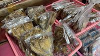Beli Ikan Asin Jambal hingga Kerupuk Udang di Pangandaran