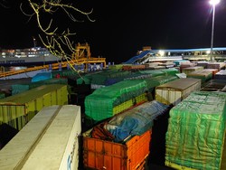 Pelabuhan Merak Dipadati Truk Jelang Pembatasan Kendaraan