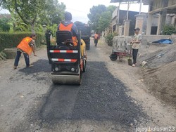 Jalan Poros Kecamatan di Banyuwangi yang Rusak Mulai Diperbaiki