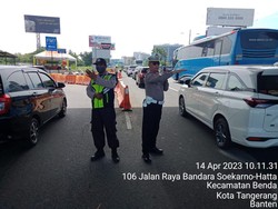 Polisi Buka Tutup Lalin di Bandara Soetta Imbas Truk Terguling di Tol