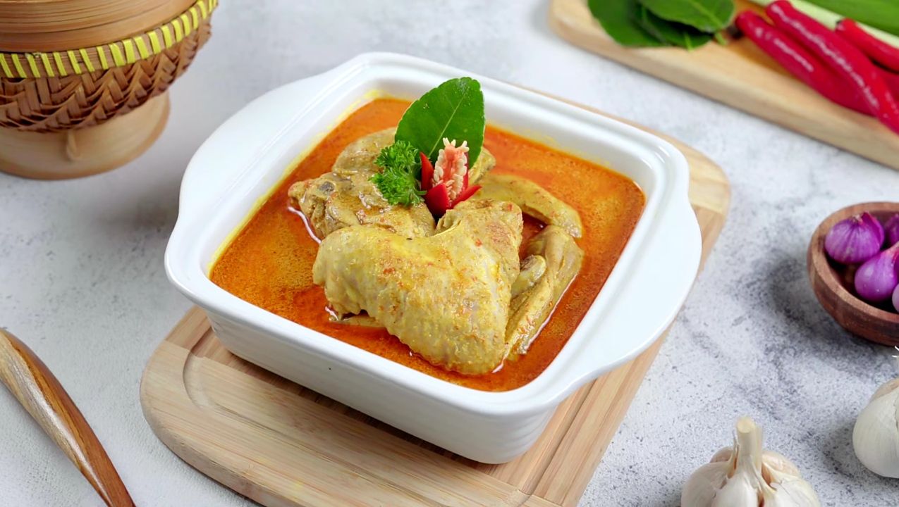 Resep gulai ayam untuk hidangan lebaran/ Foto: YouTube.com/Simple Rudy TV
