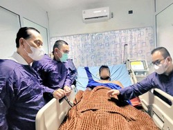 Komisi III DPR Kunjungi Anggota Densus yang Tertembak Teroris di Lampung