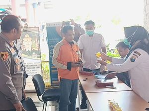 Puluhan Sopir di Ngawi Tes Urin Jelang Mudik Lebaran