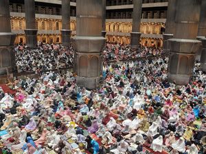 Berharap Lailatulqadar, Begini Suasana Iktikaf di Masjid Istiqlal