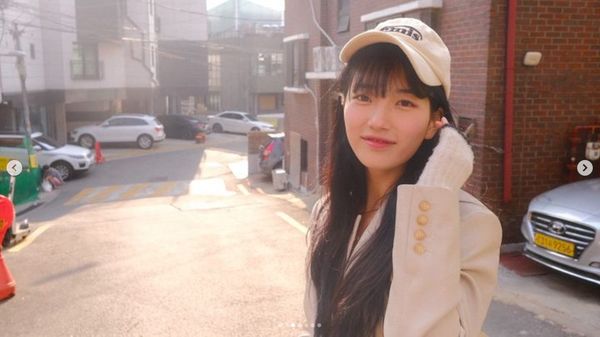 7 Foto Suzy Bikin Netizen Gemas, Disebut Bak ABG karena Tak Menua