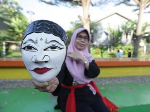 3 Topeng Kartini Melancong dari Hongkong Hingga Afrika 3 Topeng Kartini Melancong dari Hongkong Hingga Afrika