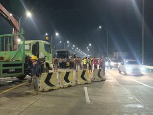 Tol Jatikarya Dibuka Kembali Usai 3 Jam Diblokade Warga