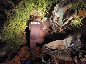 Adu Banteng Truk Logging Vs Pikap di Poros Seruyan-Melawi, 5 Orang Tewas Adu Banteng Truk Logging Vs Pikap di Poros Seruyan-Melawi, 5 Orang Tewas