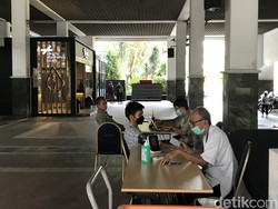 Cerita Warga Jakarta Berburu Vaksin Booster Jelang Mudik Lebaran