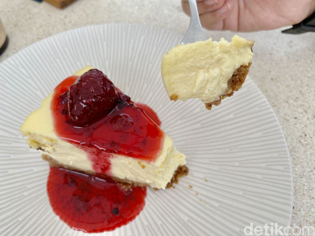 Yoi Kona, kafe bergaya minimalis Jepang yang estetik di Surabaya