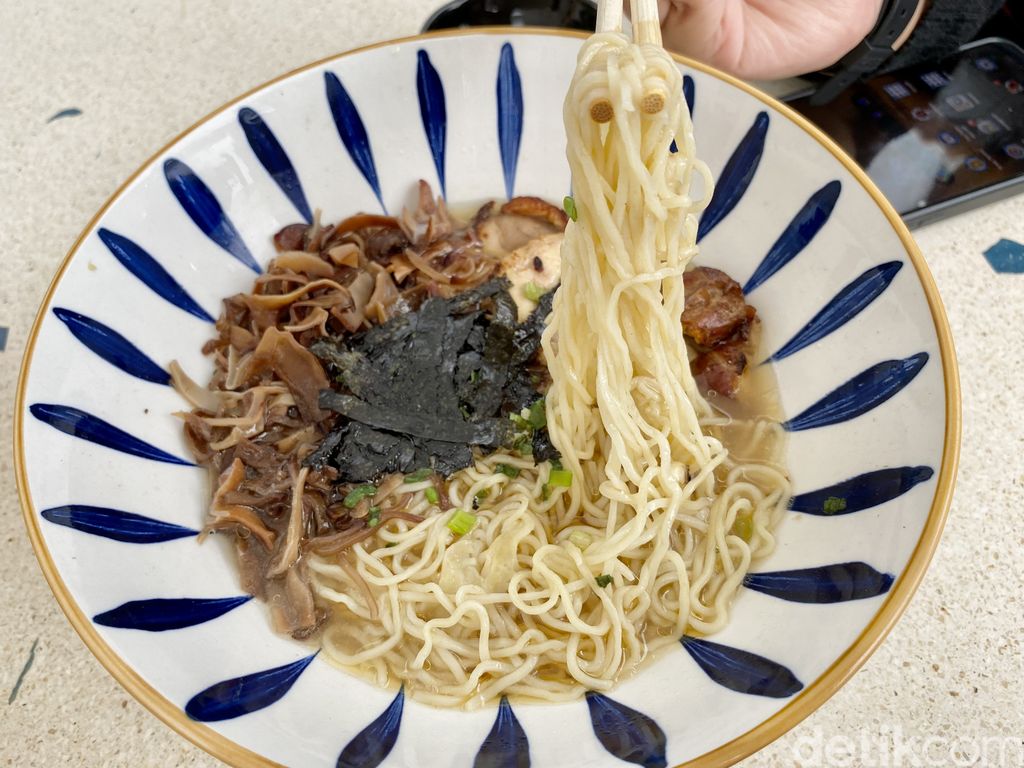 Yoi Kona, kafe bergaya minimalis Jepang yang estetik di Surabaya