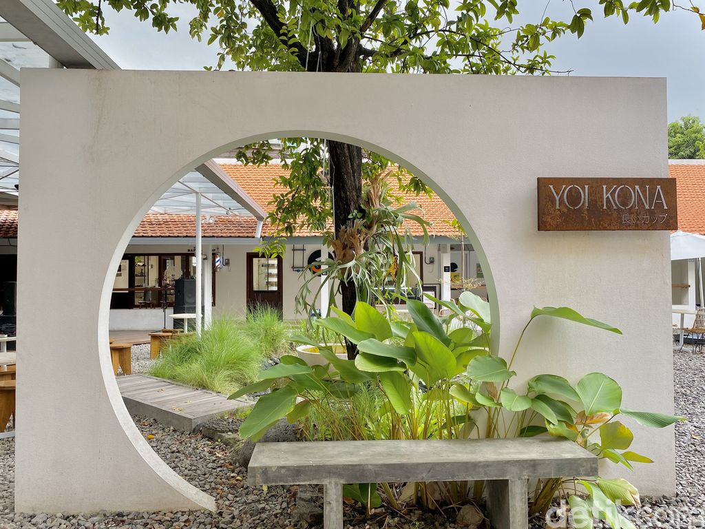 Yoi Kona, kafe bergaya minimalis Jepang yang estetik di Surabaya