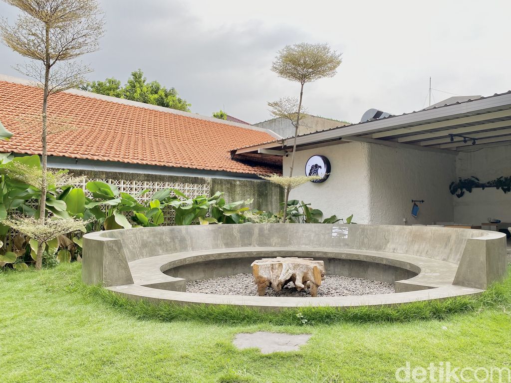 Yoi Kona, kafe bergaya minimalis Jepang yang estetik di Surabaya