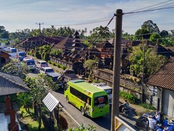 Pemedek ke Besakih Membludak, Antrean Kendaraan Mengular 10 Kilometer
