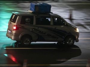 Wuss... Kendaraan Pemudik Mulai Lintasi Tol Cikampek