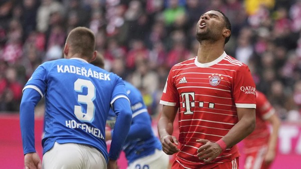 bayern munich vs hoffenheim serge gnabry liga jerman bundesliga Bayerns Serge Gnabry, left, reacts after missing a cance during the German Bundesliga soccer match between Bayern Munich and 1899 Hoffenheim, at the Allianz Arena stadium in Munich, Germany, Saturday, April 15, 2023. (AP Photo/Matthias Schrader)