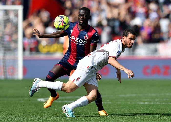 Soccer Football - Serie A - Bologna v AC Milan - Stadio Renato DallAra, Bologna, Italy - April 15, 2023  Bolognas Musa Barrow in action with AC Milans Alessandro Florenzi REUTERS/Jennifer Lorenzini