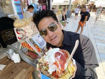 Boy William Dekat dengan Ayu Ting Ting, Ini Momen Kulinernya