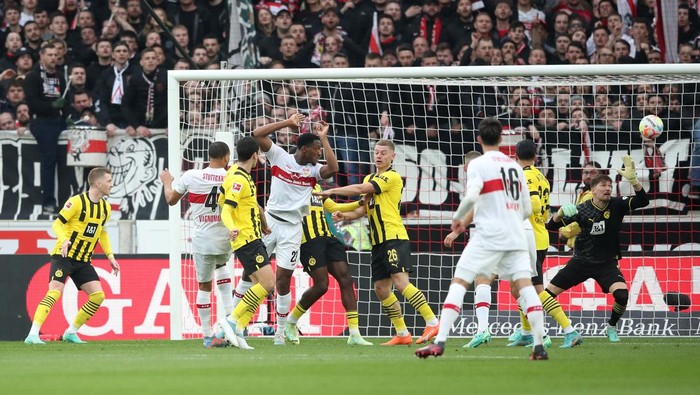 STUTTGART, GERMANY - APRIL 15: Josha Vagnoman of VfB Stuttgart scores the teams second goal past Gregor Kobel of Borussia Dortmund during the Bundesliga match between VfB Stuttgart and Borussia Dortmund at Mercedes-Benz Arena on April 15, 2023 in Stuttgart, Germany. (Photo by Christian Kaspar-Bartke/Getty Images)