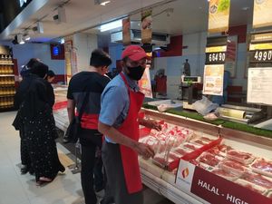 Buset! Daging Sapi 700 Kg di Transmart Cempaka Putih Ludes, Langsung Diisi Lagi
