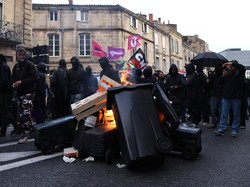 Reformasi Pensiun Prancis Disahkan Jadi UU, Demo Rusuh Berlanjut