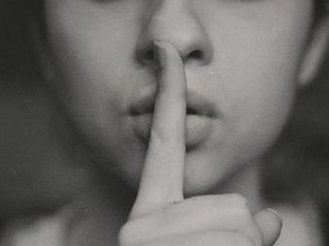 Silence Artinya Apa? Ini Perbedaan Silence dan Silent beserta Contohnya Silence Artinya Apa? Ini Perbedaan Silence dan Silent beserta Contohnya