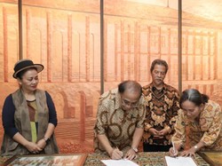 Museum UGM Dapat Hibah Koleksi Eks Menko Kemaritiman, Foto Presiden-Eks Rektor