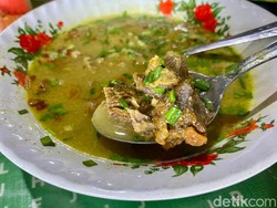 Empal Gentong Bu Darma Pertahankan Resep Sejak 1950, Lezatnya Melegenda!