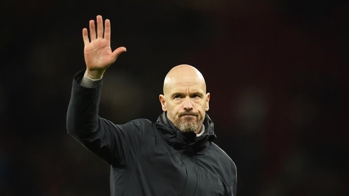 Manchester Uniteds head coach Erik ten Hag waves after the Europa League first leg quarterfinal soccer match between Manchester United and Sevilla at the Old Trafford stadium in Manchester, Thursday, April 13, 2023. (AP Photo/Dave Thompson)