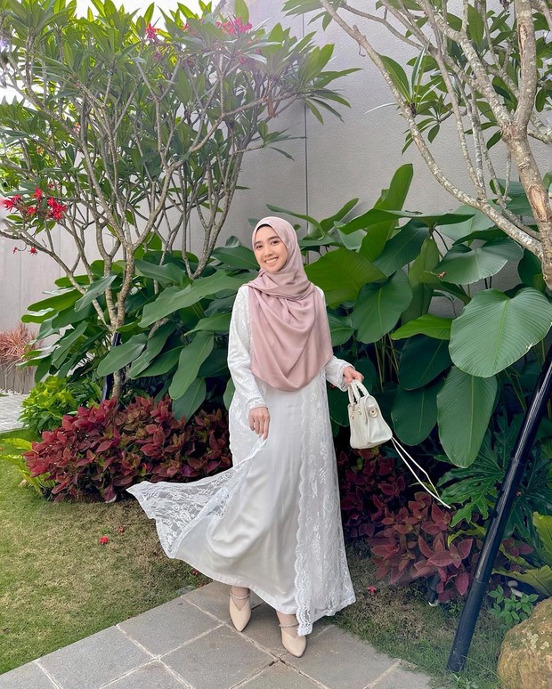 Inspirasi Gamis ala Selebgram Hijabers untuk Outfitmu