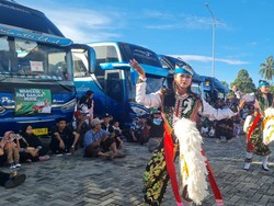 Ganjar Lepas Pemudik dari Lampung & Sumsel, Ada Jaranan-Campursari