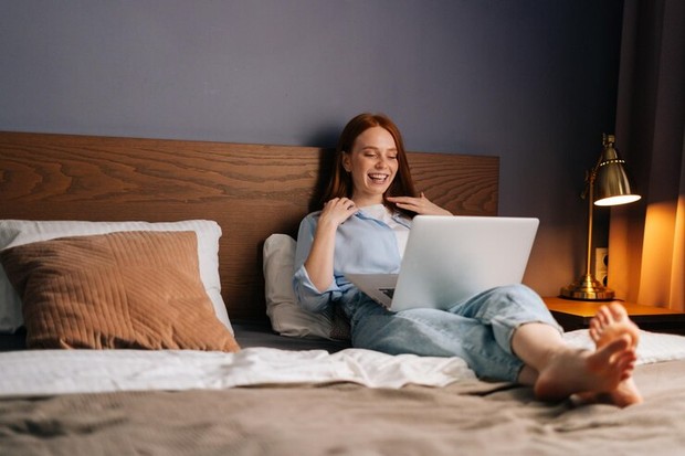 Jangan Kaget! 4 Zodiak Ini Memang Lebih Nyaman Menutup Diri di Kamar Ketimbang Kumpul Saat Lebaran