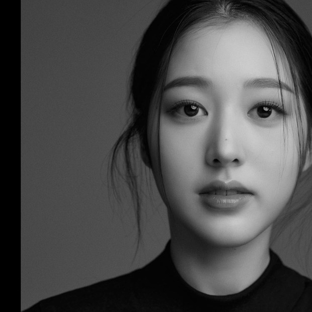 Potret Cantik dan Memesona Jang Da Ah, Kakak Jang Wonyoung IVE yang