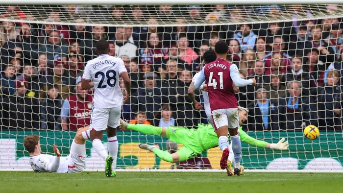 Joachim Andersen BIRMINGHAM, ENGLAND - MARCH 04: Joachim Andersen of Crystal Palace scores an own goal during the Premier League match between Aston Villa and Crystal Palace at Villa Park on March 4, 2023 in Birmingham, United Kingdom. (Photo by Marc Atkins/Getty Images)