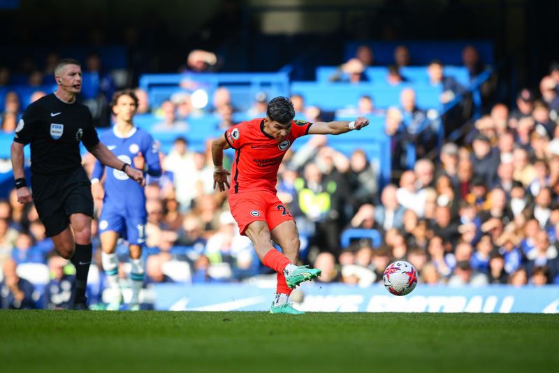 LONDON, ENGLAND - APRIL 15: Julio Enciso of Brighton & Hove Albion scores his side's second goal during the Premier League match between Chelsea FC and Brighton & Hove Albion at Stamford Bridge on April 15, 2023 in London, United Kingdom. (Photo by Craig Mercer/MB Media/Getty Images)